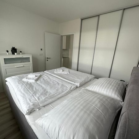 Ein Park Apartment With Free Parking Bratislava Exterior foto