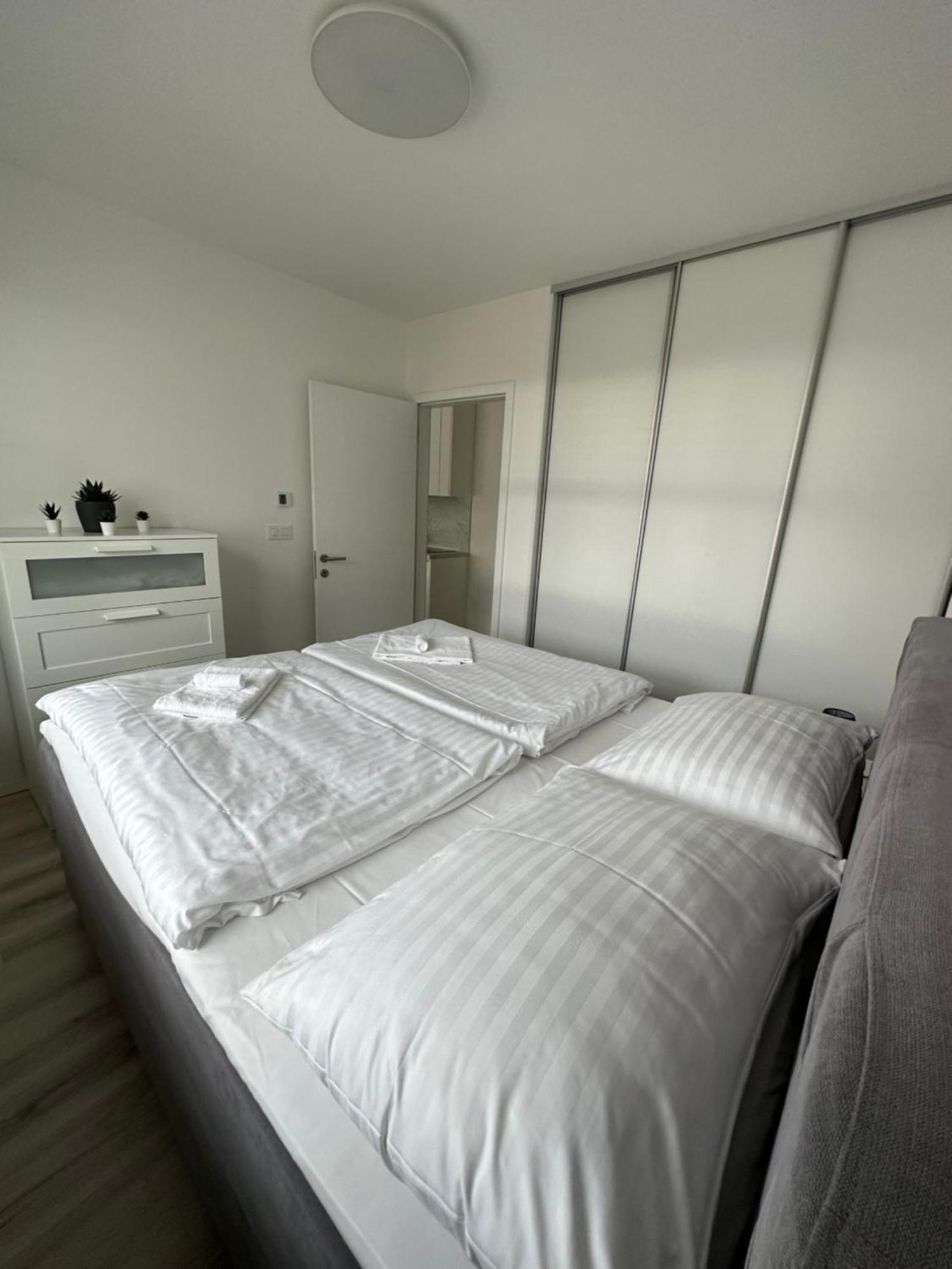 Ein Park Apartment With Free Parking Bratislava Exterior foto